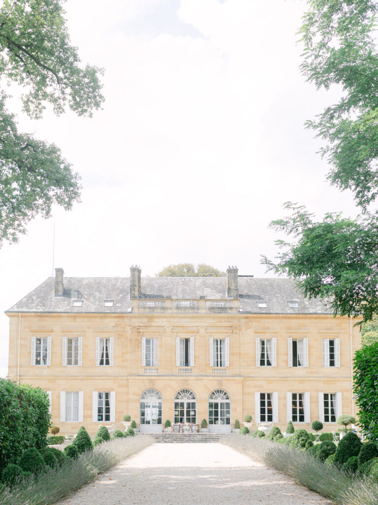 Capture the essence of a fairytale wedding in a picturesque setting. Discover the charm of wedding in la durantie at this enchanting venue