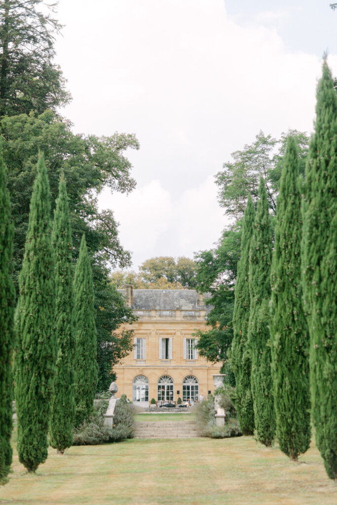 Picture perfect: Elegant wedding at La Durantie surrounded by breathtaking landscapes and the splendor of the La Durantie chateau. A magical location for your special day
