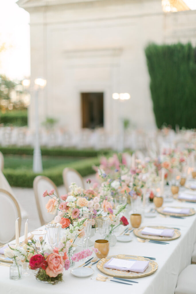 photo of the wedding table during An American Wedding in Château de Tourreau