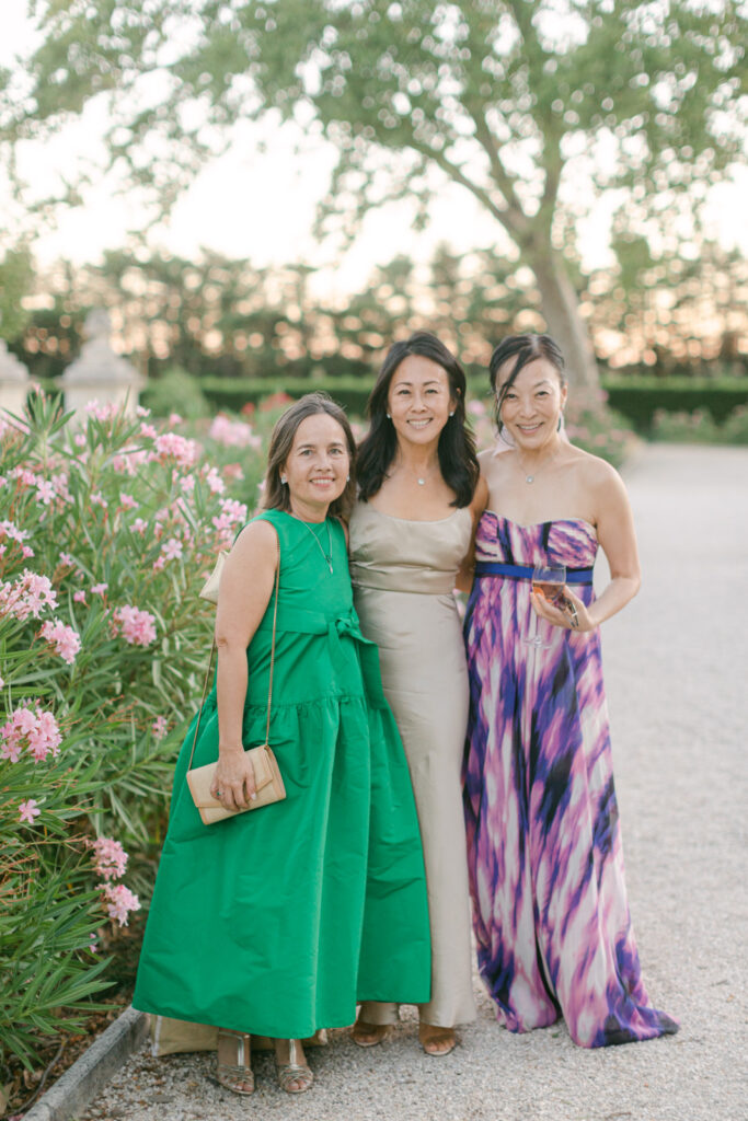 photo of the guests during An American Wedding in Château de Tourreau