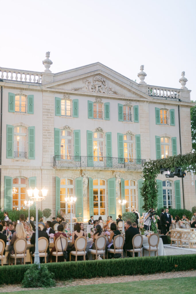 photo of the reception during An American Wedding in Château de Tourreau