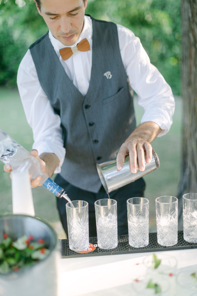 photo of the cocktail during An American Wedding in Château de Tourreau