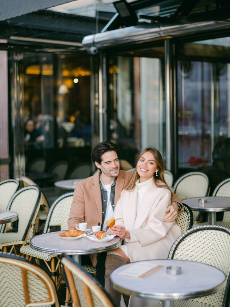 Engagement session Paris: Intimate cafe setting