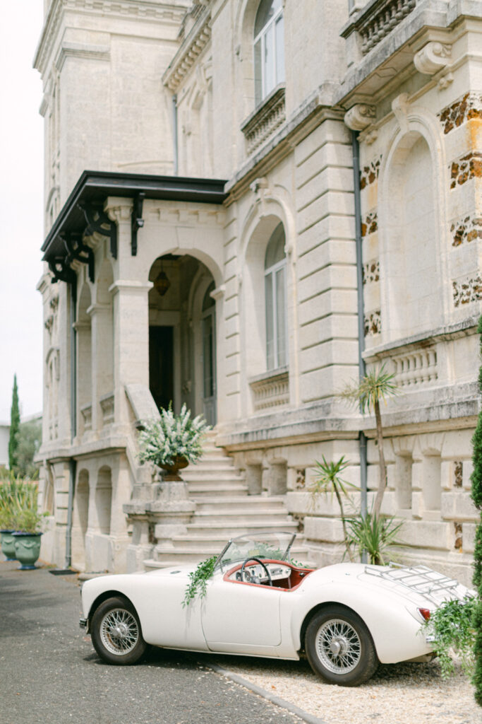 Wedding Bordeaux celebration with beautiful views of the Bassin d'Arcachon at an elegant venue like Château Mader, surrounded by the love of family and friends