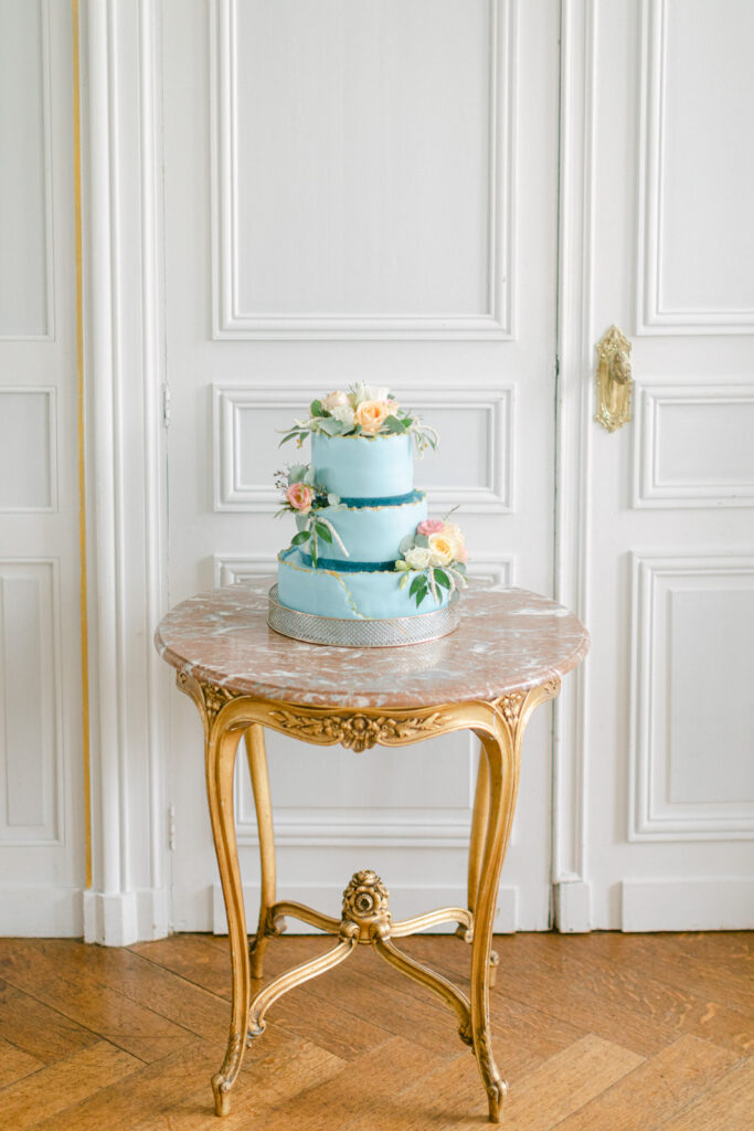 Elegant tiers of sweetness: romantic wedding La Durantie's cake