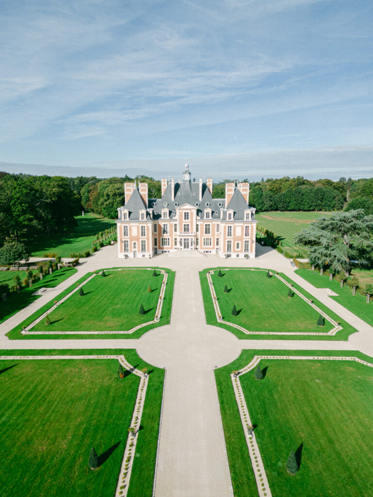 Château de Nainville les Roches, seen from above, is a hidden gem among luxury wedding châteaux near Paris, offering an intimate setting