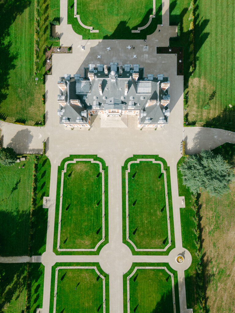 Château de Nainville les Roches, seen from above, is a hidden gem among luxury wedding châteaux near Paris, offering an intimate setting