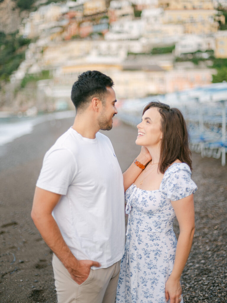 A sunset kiss by the beach, with the iconic cliffs of Positano framing the perfect moment of their honeymoon in Positano.