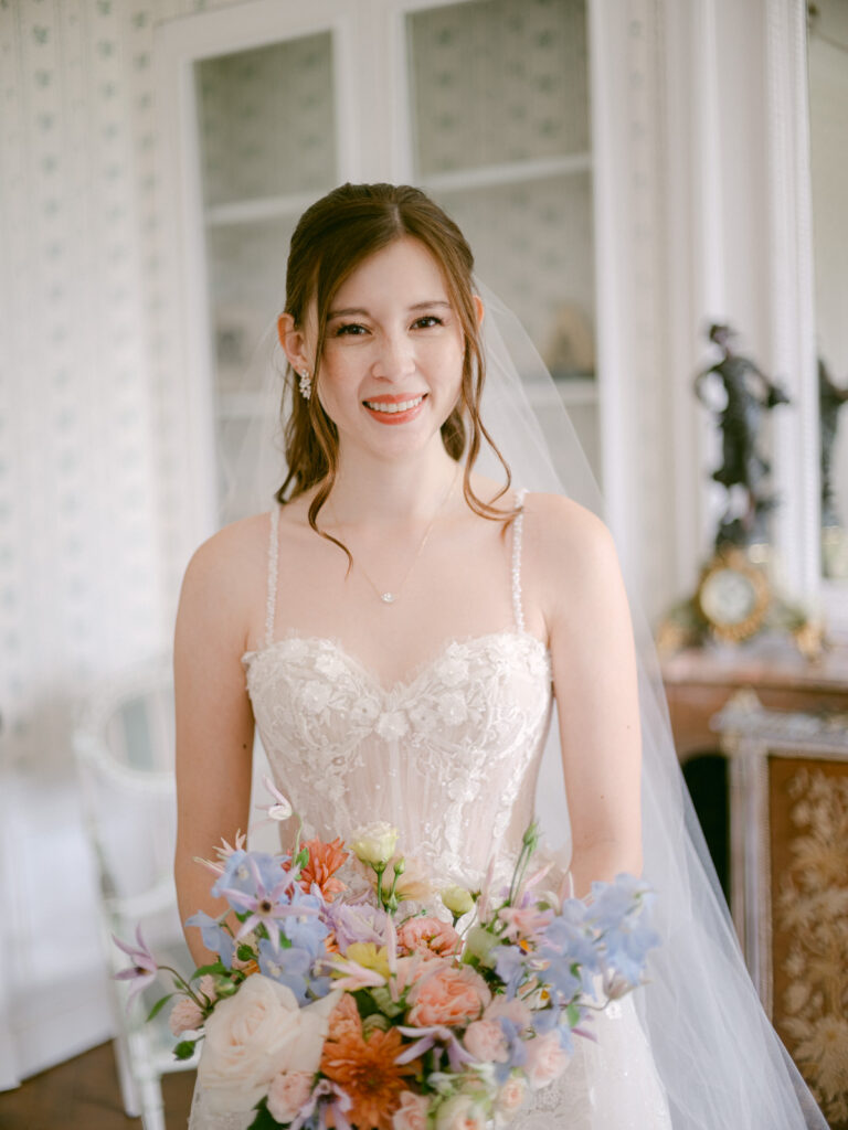 This Château d’Aveny wedding near Paris felt like a modern fairytale — every detail soft, intentional, timeless.