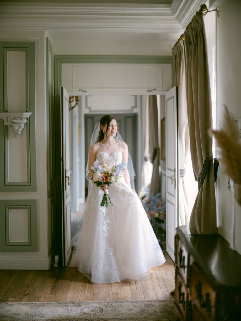 This Château d’Aveny wedding near Paris felt like a modern fairytale — every detail soft, intentional, timeless.