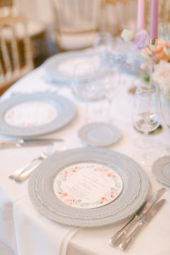 This reception was everything you’d hope for in a Château d’Aveny wedding near Paris — warm, festive, and full of soul.
