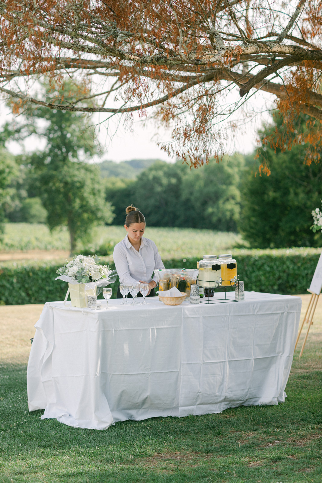 Candid moments of international guests during cocktail reception in Bordeaux