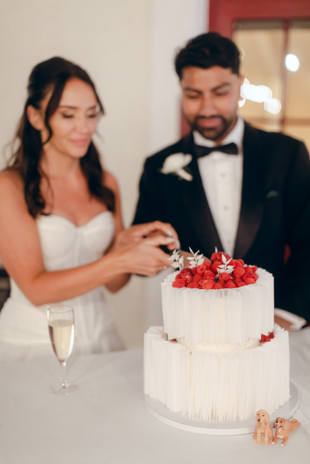 Wedding cake and décor at Château de Seguin reception