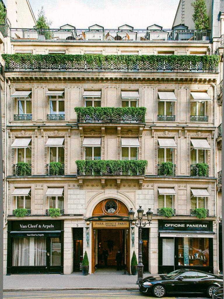 Entrance of Park Hyatt Paris Vendôme, understated palace for a luxury Paris wedding