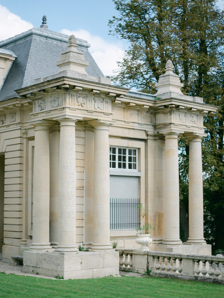 luxury wedding at Château de Saint-Martin-du-Tertre near Paris with forest backdrop